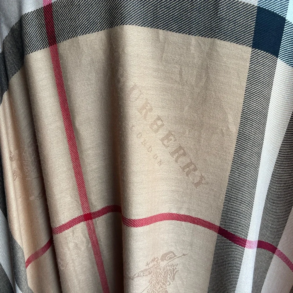 Burberry Prorsum Wrap Shawl. - Picture 5 of 16